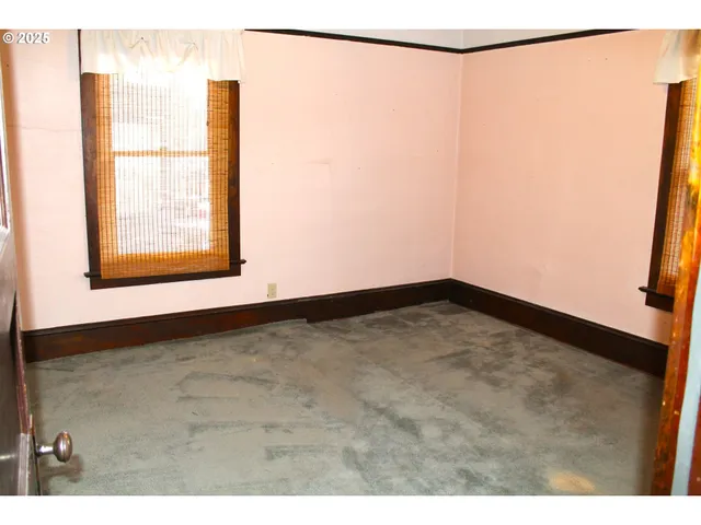 $197,900 | 250 Northeast Dayton Street, John Day, OR 97845