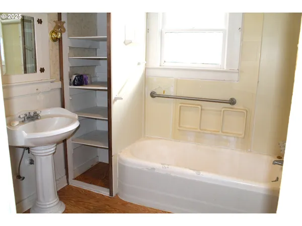 $197,900 | 250 Northeast Dayton Street, John Day, OR 97845