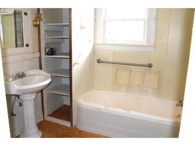 $197,900 | 250 Northeast Dayton Street, John Day, OR 97845