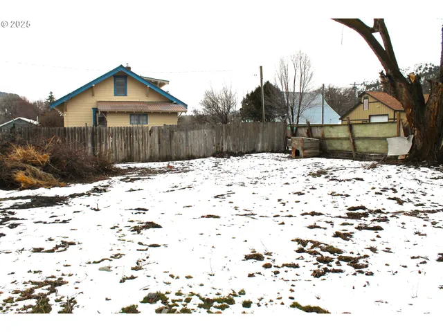 $197,900 | 250 Northeast Dayton Street, John Day, OR 97845