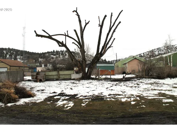 $197,900 | 250 Northeast Dayton Street, John Day, OR 97845