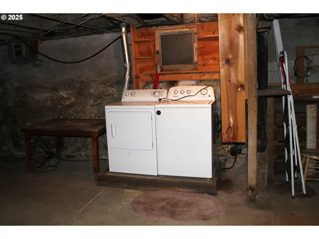 $197,900 | 250 Northeast Dayton Street, John Day, OR 97845