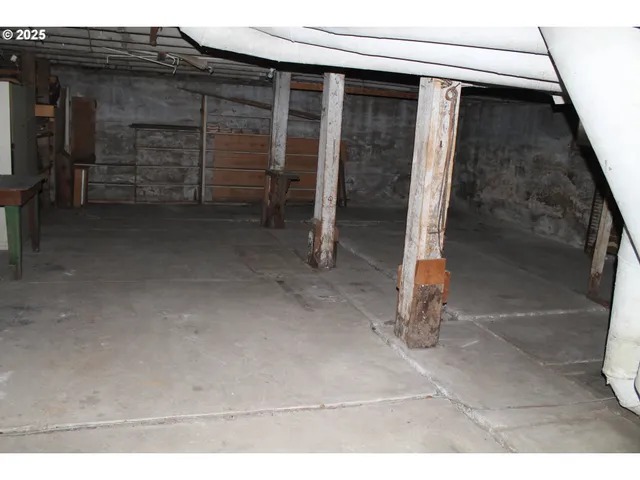 $197,900 | 250 Northeast Dayton Street, John Day, OR 97845