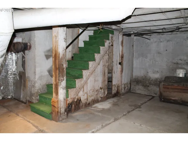 $197,900 | 250 Northeast Dayton Street, John Day, OR 97845