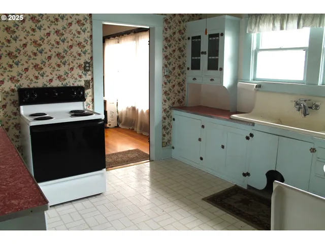 $197,900 | 250 Northeast Dayton Street, John Day, OR 97845