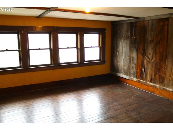 $197,900 | 250 Northeast Dayton Street, John Day, OR 97845