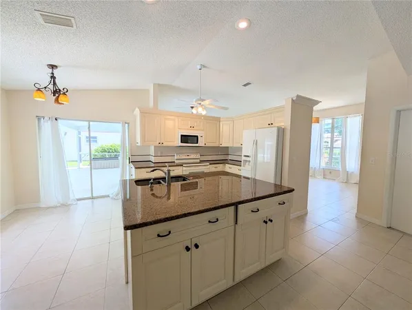 $2,950 | 5539 Wilde Oak Way, Sarasota, FL 34232