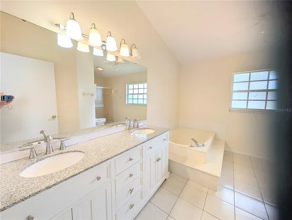 $2,950 | 5539 Wilde Oak Way, Sarasota, FL 34232