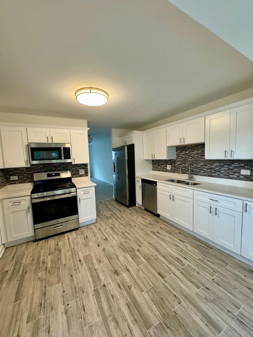 801 Harris Lane Romeoville, IL 60446 - Photo 3 of 17 Gallery Image 3