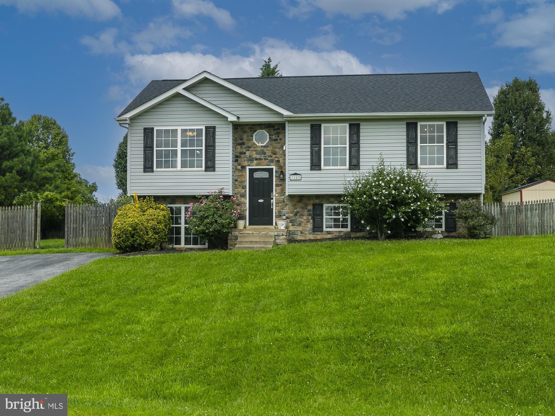 28 Roger Court Ranson, WV 25438 - Photo 3 of 33 Charming split-level home on lush lawn.