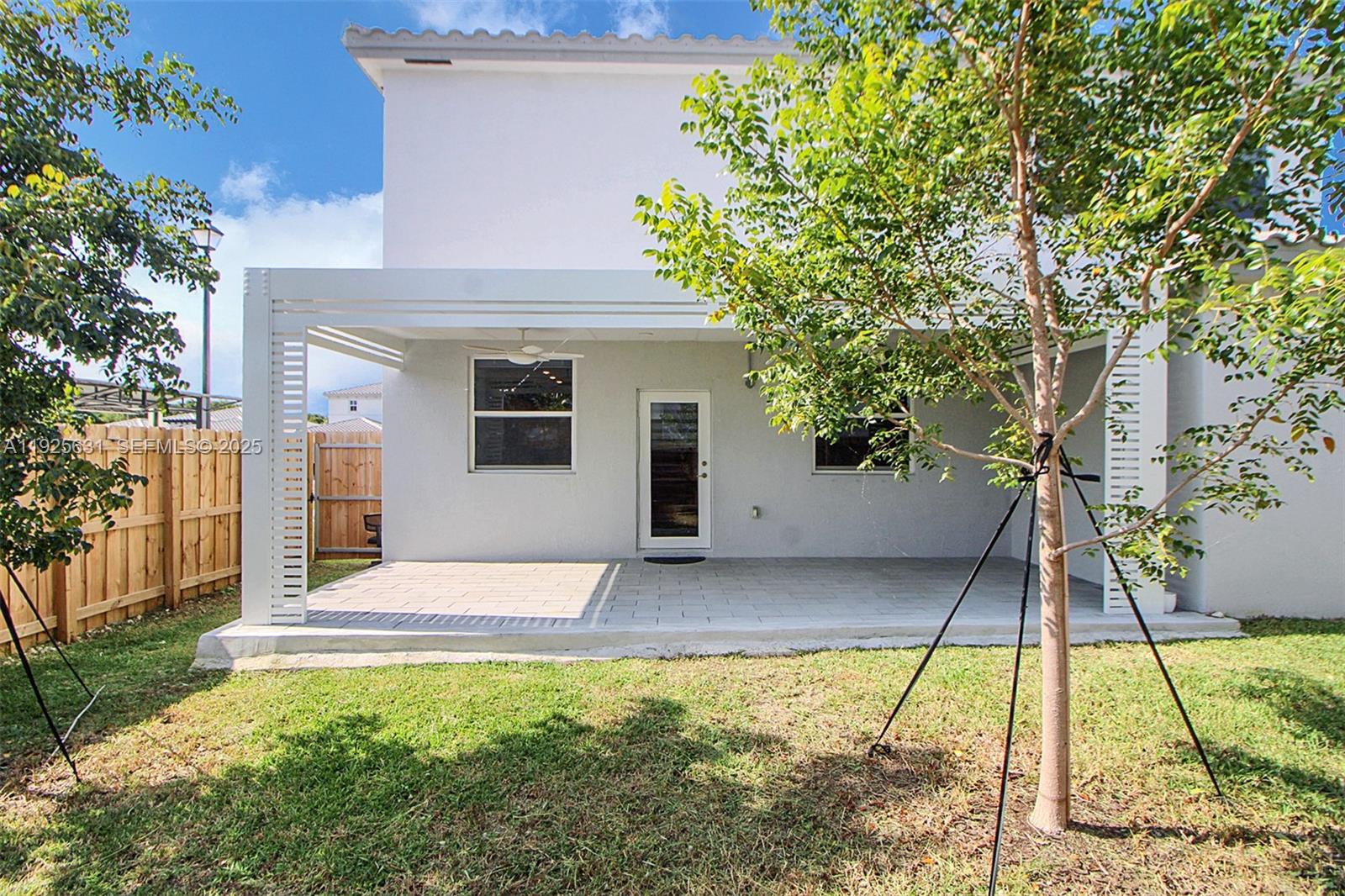 879 Southeast 26th Terrace Homestead, FL 33035 - Photo 8 of 43 a house view with a backyard space