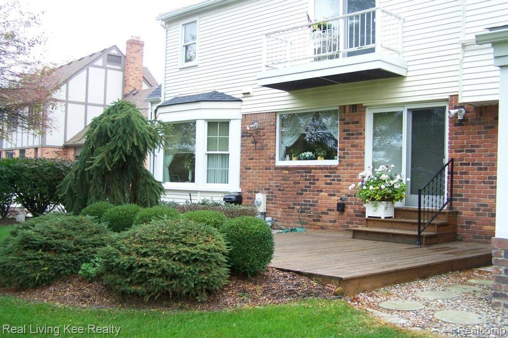 971 Great Oaks Boulevard Rochester, MI 48307 - Photo 22 of 28 100_6854.jpg