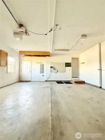 a view of a house with backyard