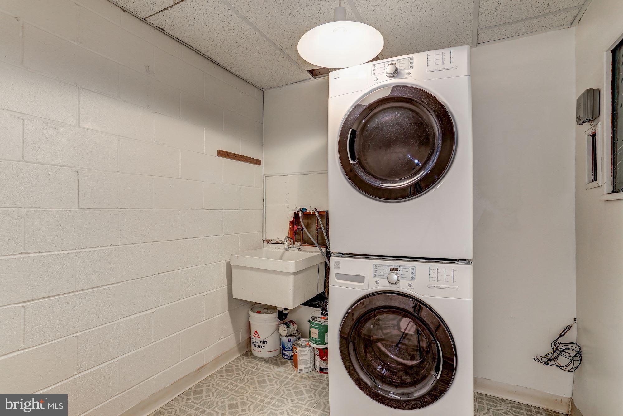 2031 Sarazen Place Reston, VA 20191 - Photo 22 of 30 Laundry Room