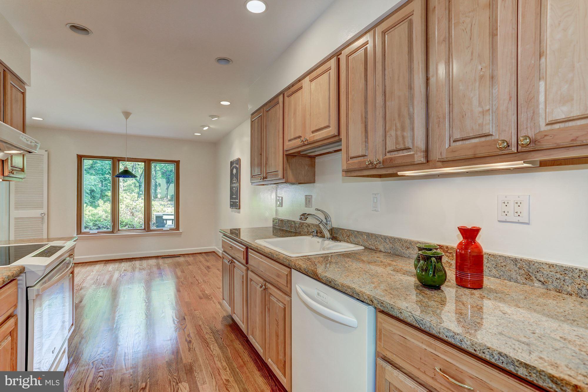 2031 Sarazen Place Reston, VA 20191 - Photo 9 of 30 Kitchen