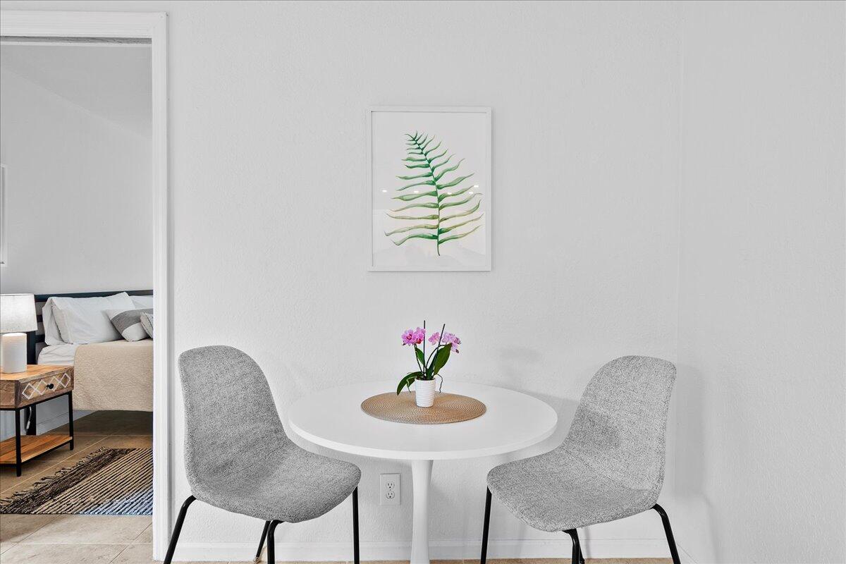 1605 Highway 1, Unit 7C Jupiter, FL 33477 - Photo 12 of 31 a workspace with furniture and a potted plant