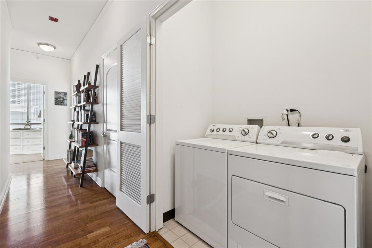 420 East Waterside Drive, Unit 4010 Chicago, IL 60601 - Photo 17 of 39 a utility room with dryer and washer