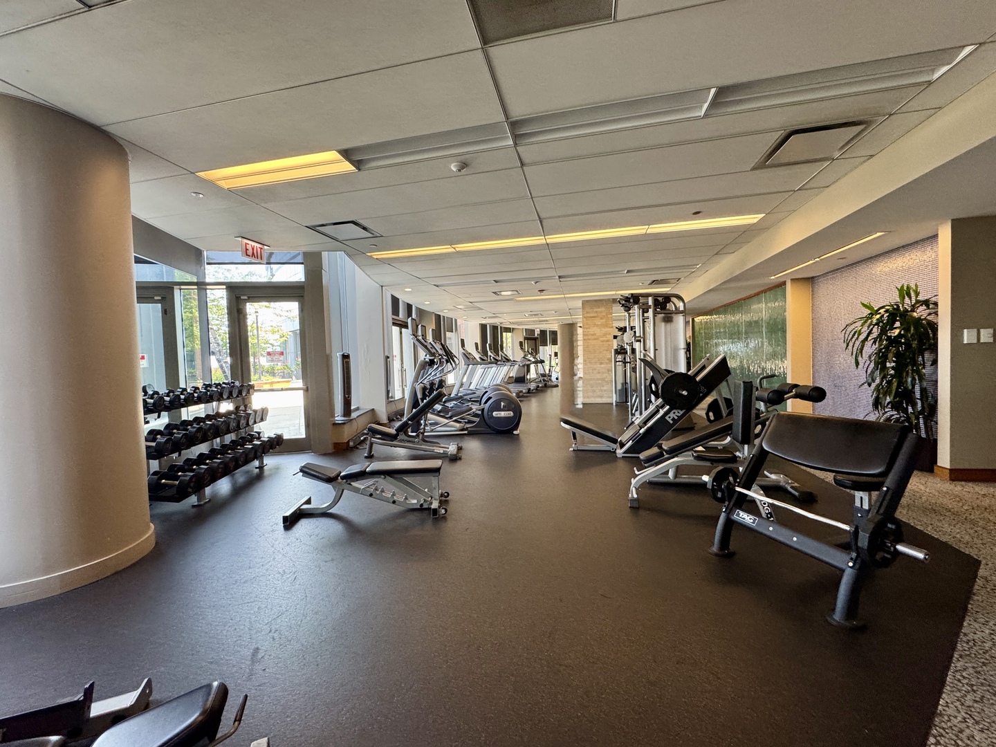 420 East Waterside Drive, Unit 4010 Chicago, IL 60601 - Photo 26 of 39 a view of a room with gym equipment