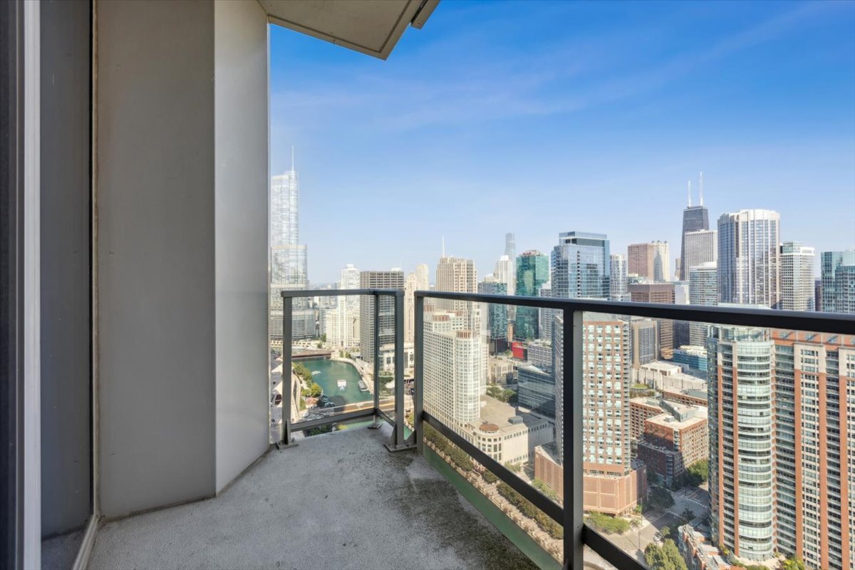 420 East Waterside Drive, Unit 4010 Chicago, IL 60601 - Photo 8 of 39 a view of a balcony with city view