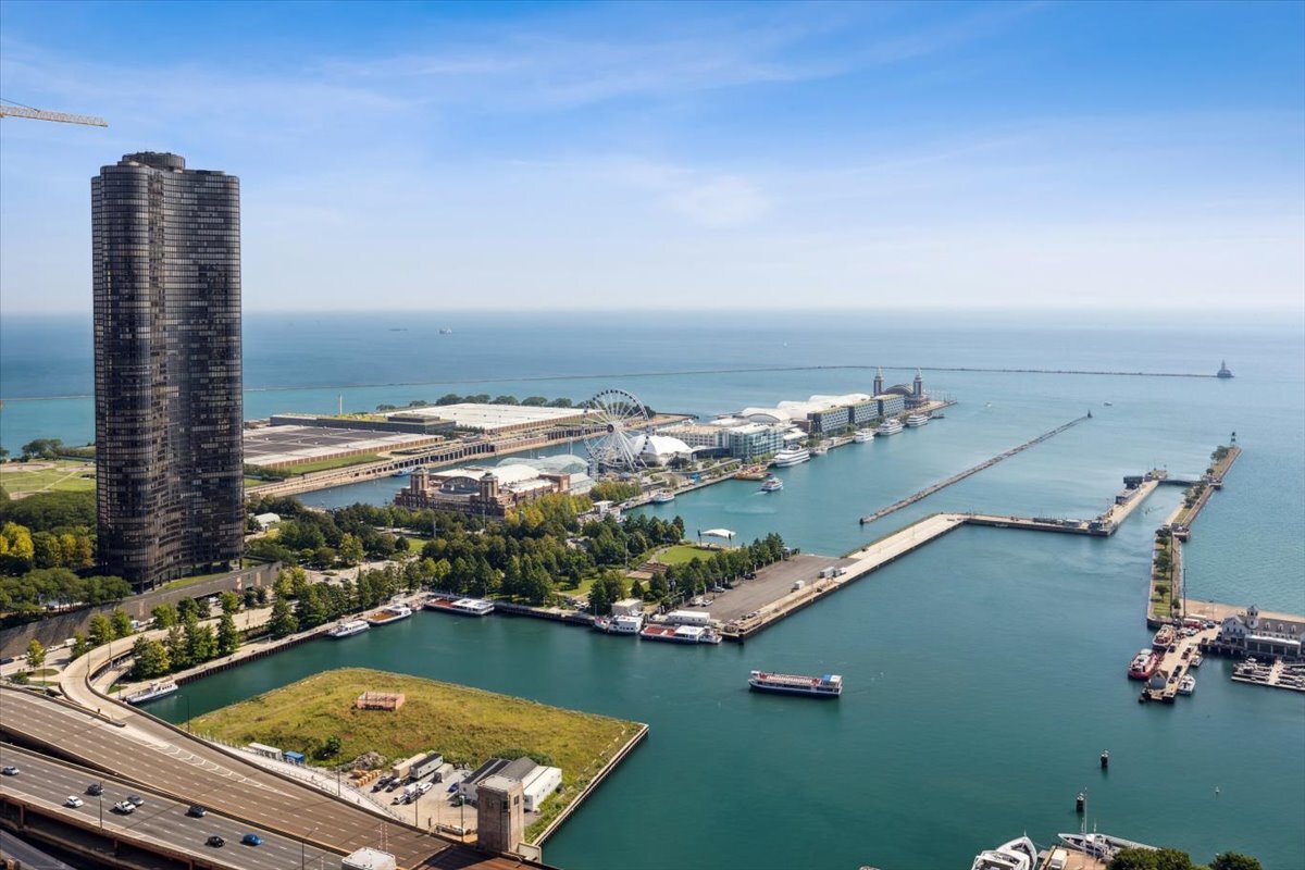 420 East Waterside Drive, Unit 4010 Chicago, IL 60601 - Photo 10 of 39 an aerial view of a city