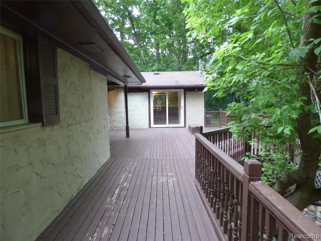 6120 Commerce Road West Bloomfield, MI 48324 - Photo 25 of 28
