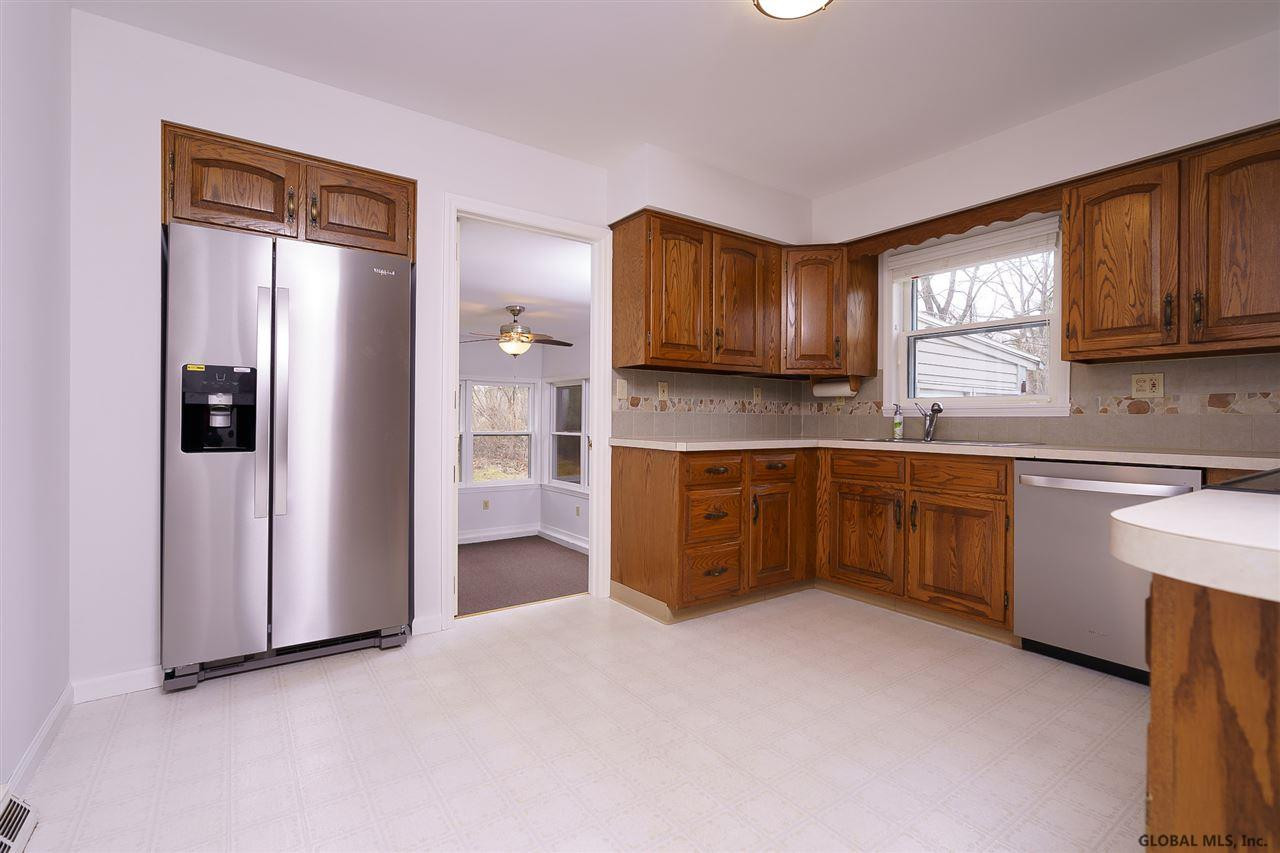 939 Pearse Road Niskayuna, NY 12309 - Photo 3 of 24 Photo 3