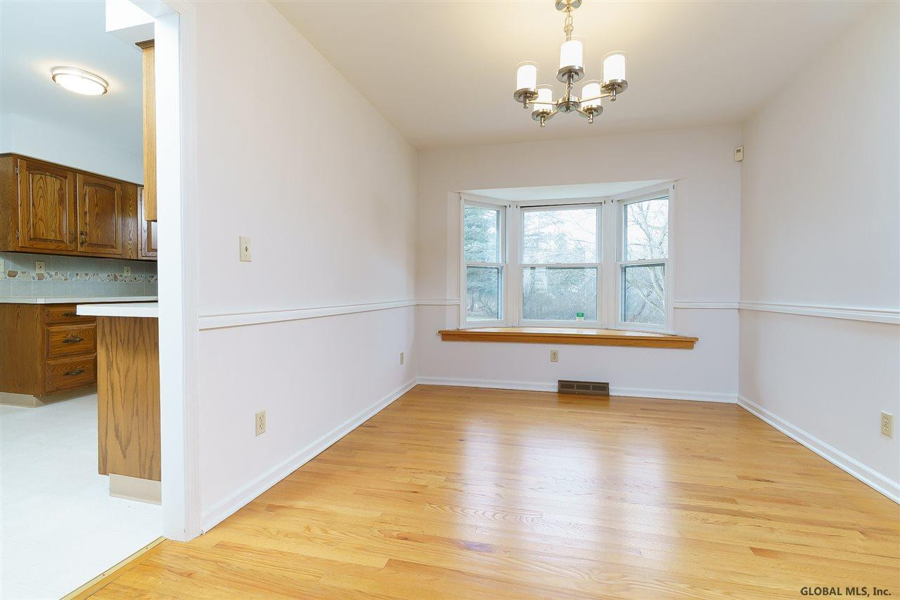 939 Pearse Road Niskayuna, NY 12309 - Photo 5 of 24 Photo 5