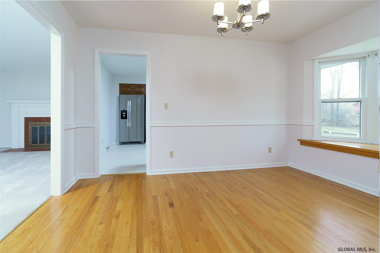 939 Pearse Road Niskayuna, NY 12309 - Photo 7 of 24 Photo 7