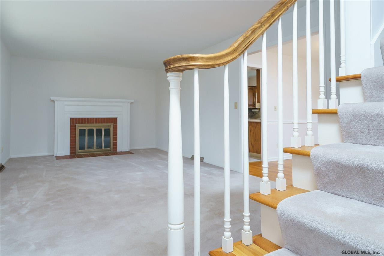 939 Pearse Road Niskayuna, NY 12309 - Photo 8 of 24 Photo 8