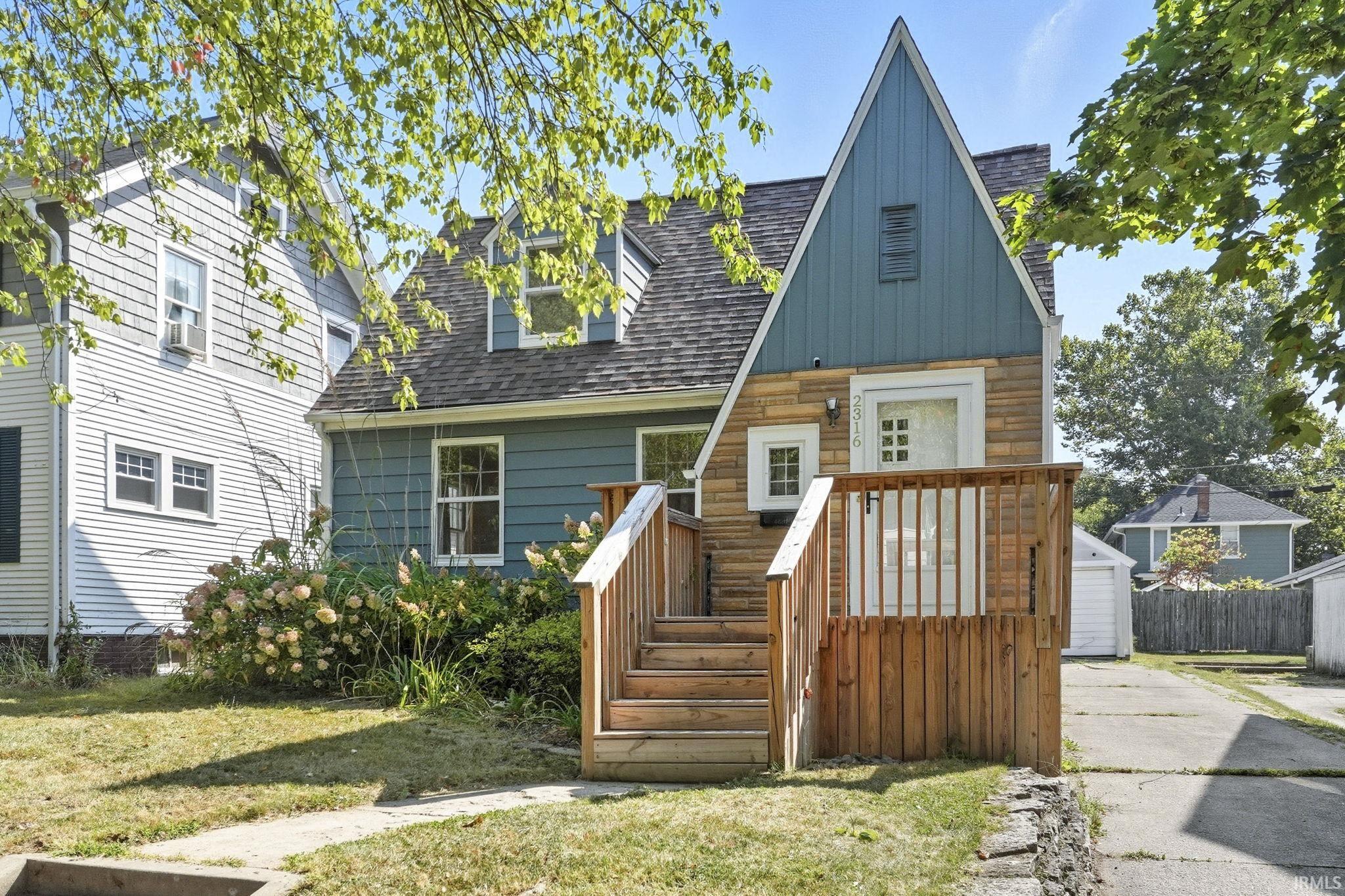 2316 Oakridge Road Fort Wayne, IN 46805 - Photo 3 of 36