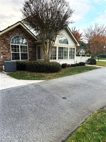 $339,900 | 919 Eagle Road, Greensboro, NC 27407