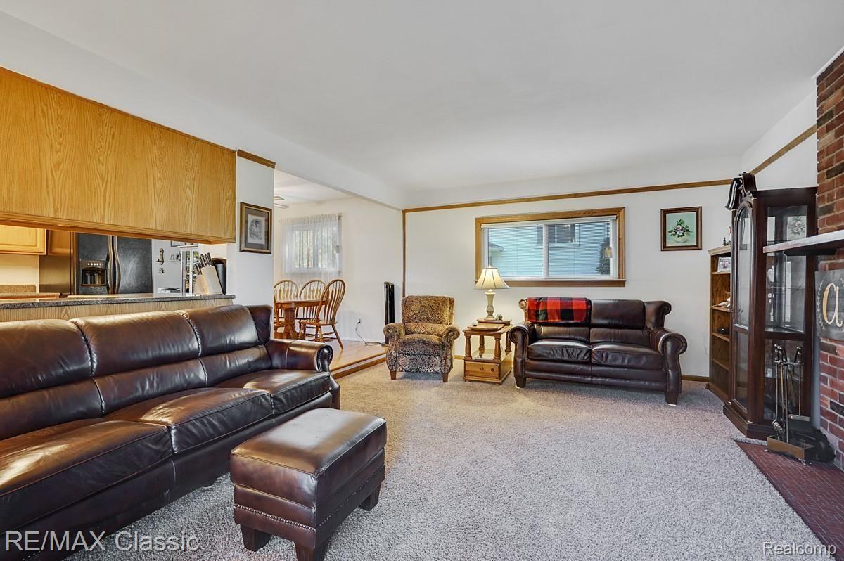 16381 Wayne Road Livonia, MI 48154 - Photo 12 of 27 dsc09299-dsc09301.jpg