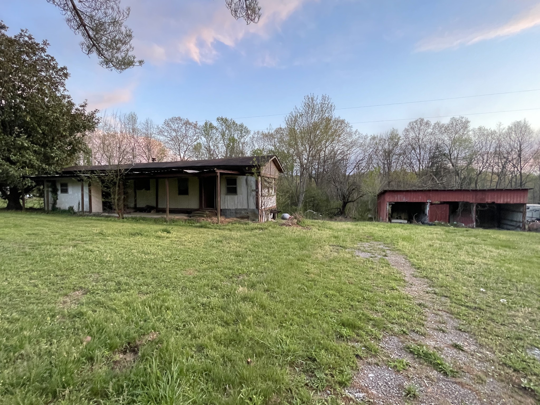 1328 Edmenson Road Clarksville, TN 37040 - Photo 3 of 13 Gallery Image 3