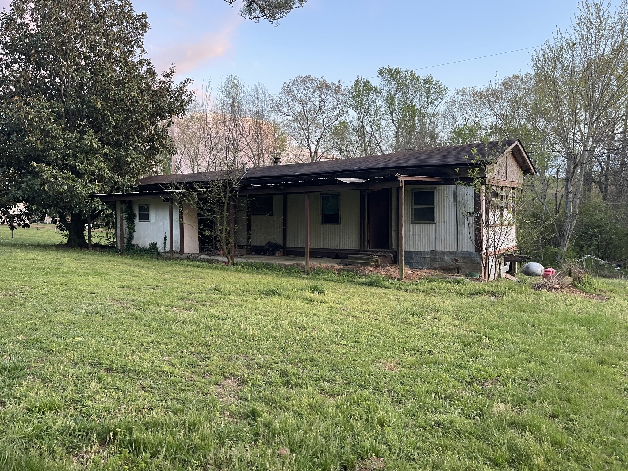 1328 Edmenson Road Clarksville, TN 37040 - Photo 4 of 13 Gallery Image 4