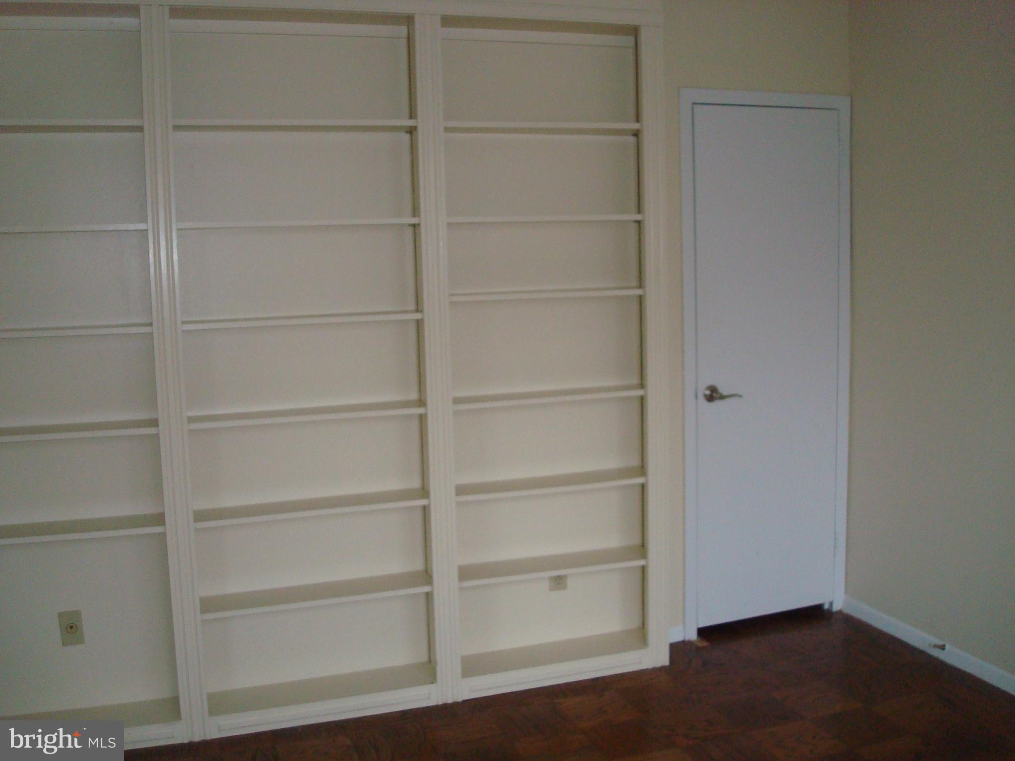 5225 Pooks Hill Road, Unit 710N Bethesda, MD 20814 - Photo 12 of 28 Built-ins for use as an office or den