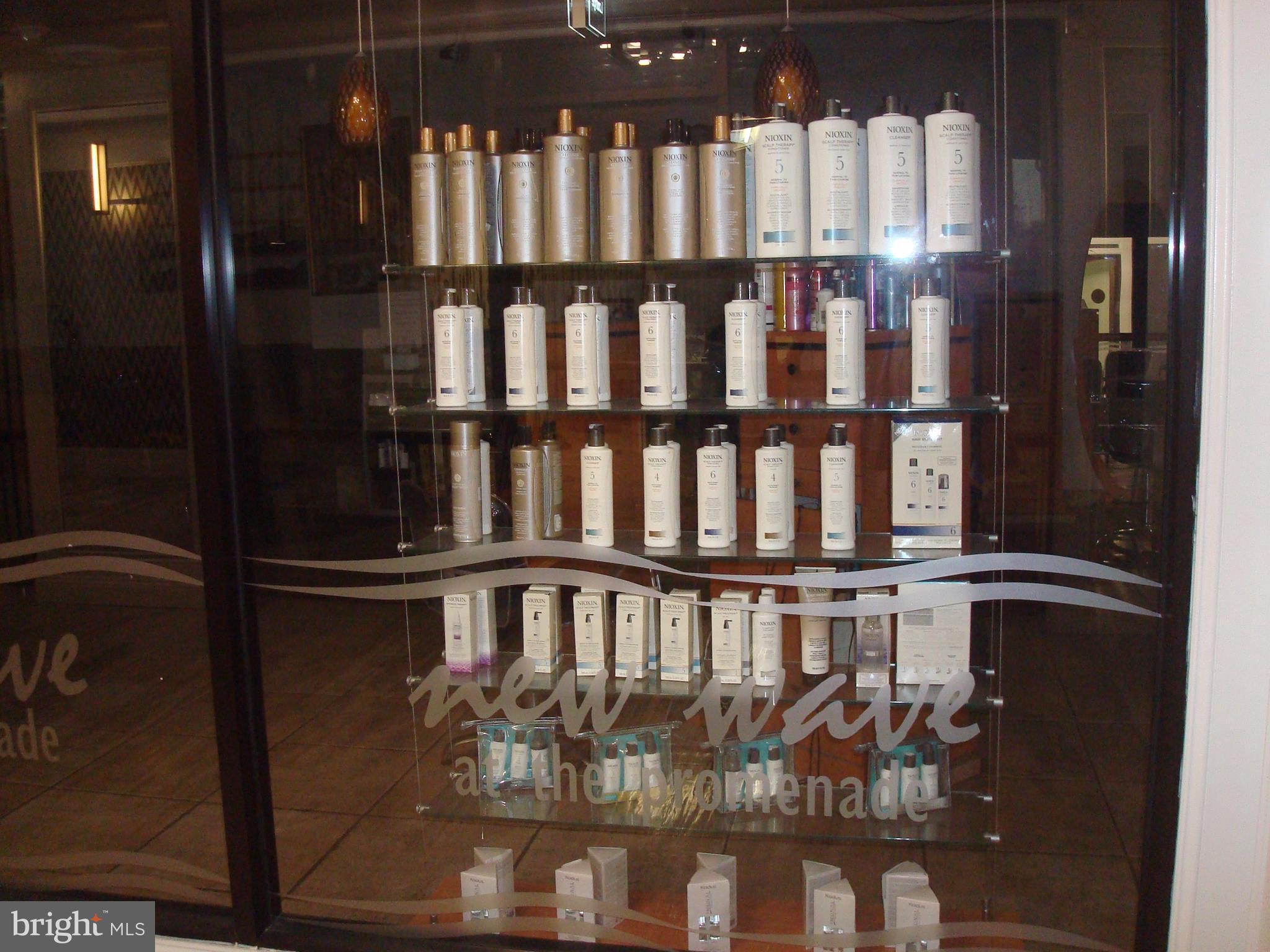 5225 Pooks Hill Road, Unit 710N Bethesda, MD 20814 - Photo 23 of 28 Beauty salon