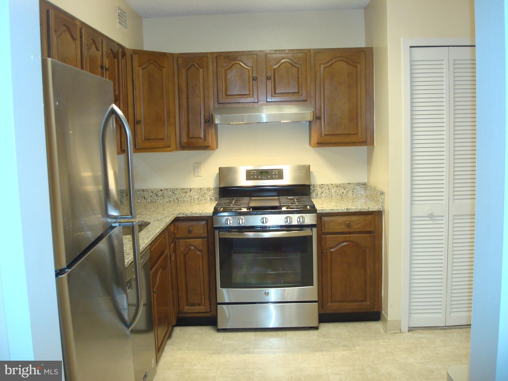 5225 Pooks Hill Road, Unit 710N Bethesda, MD 20814 - Photo 5 of 28 Renovated kitchen!