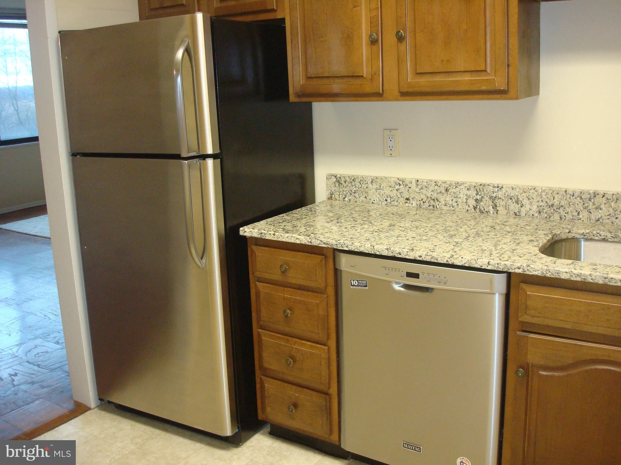 5225 Pooks Hill Road, Unit 710N Bethesda, MD 20814 - Photo 7 of 28 New stainless steel appliances!