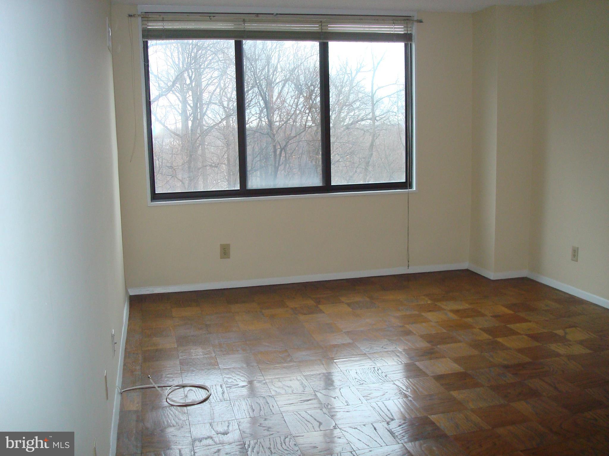 5225 Pooks Hill Road, Unit 710N Bethesda, MD 20814 - Photo 8 of 28 Large master bedroom