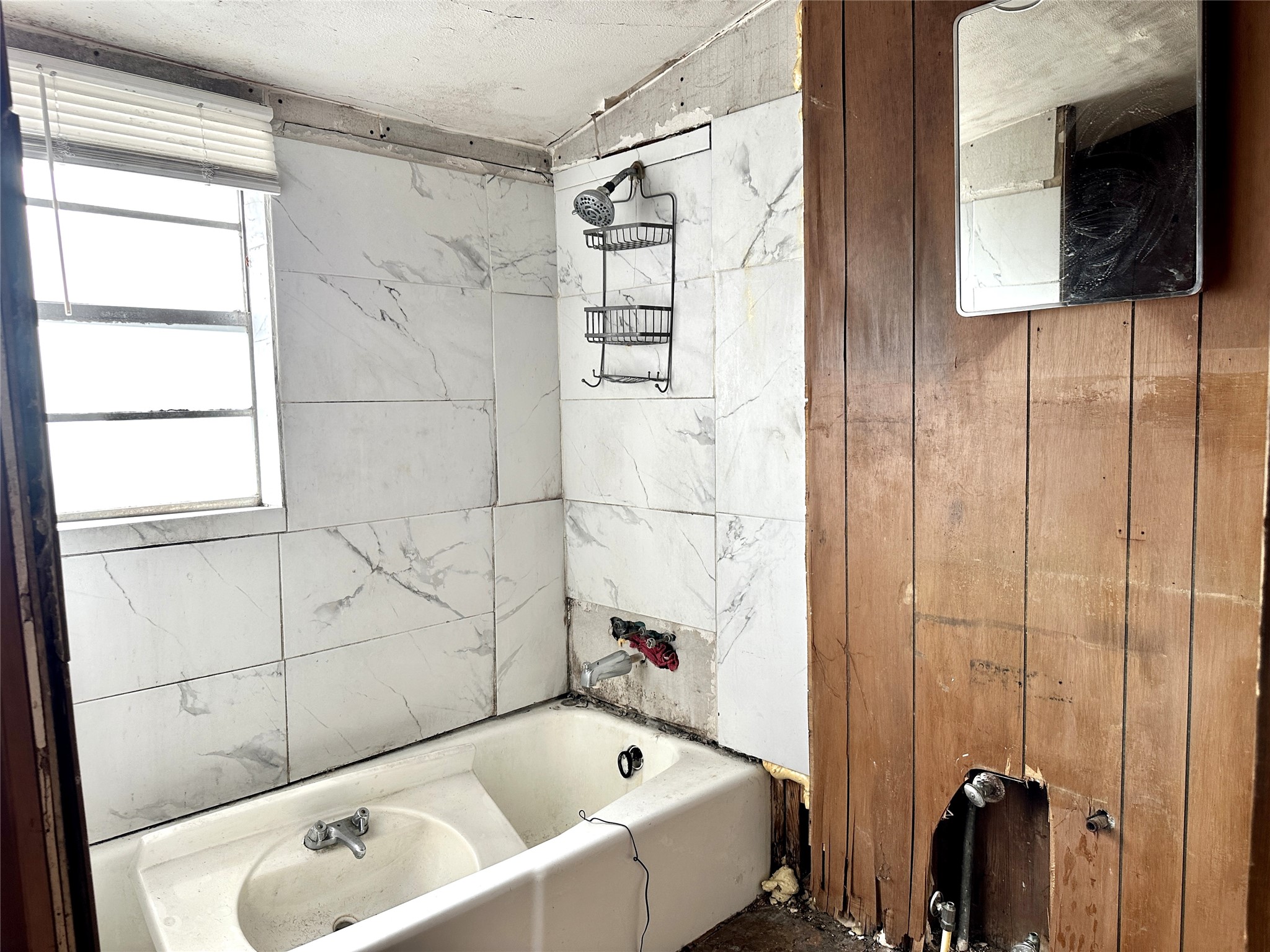 1148 Old Nails Creek Road Giddings, TX 78942 - Photo 11 of 23 a bathroom with a bathtub and shower