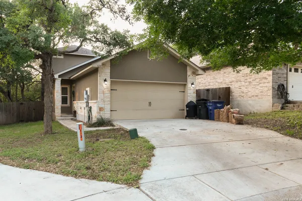 $2,350 | 639 Bluffside Drive, New Braunfels, TX 78130