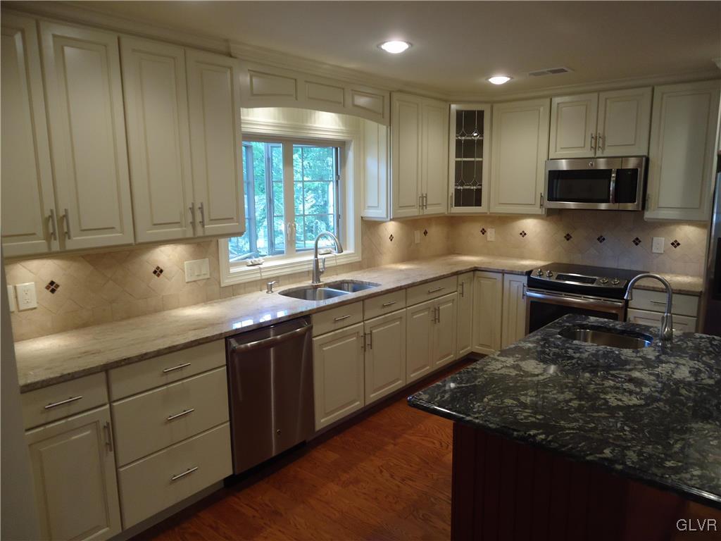 444 Rock Cliff Road Emmaus, PA 18049 - Photo 5 of 30 Gallery Image 5