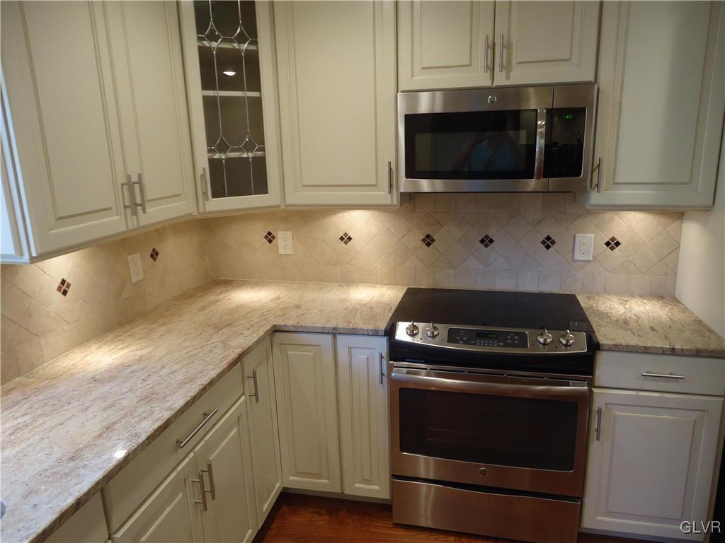 444 Rock Cliff Road Emmaus, PA 18049 - Photo 6 of 30 Gallery Image 6