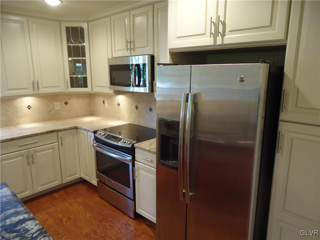 444 Rock Cliff Road Emmaus, PA 18049 - Photo 8 of 30 Gallery Image 8