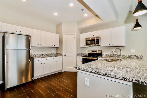 $1,995 | 2100 Steamboat Way, Jeffersonville, IN 47130