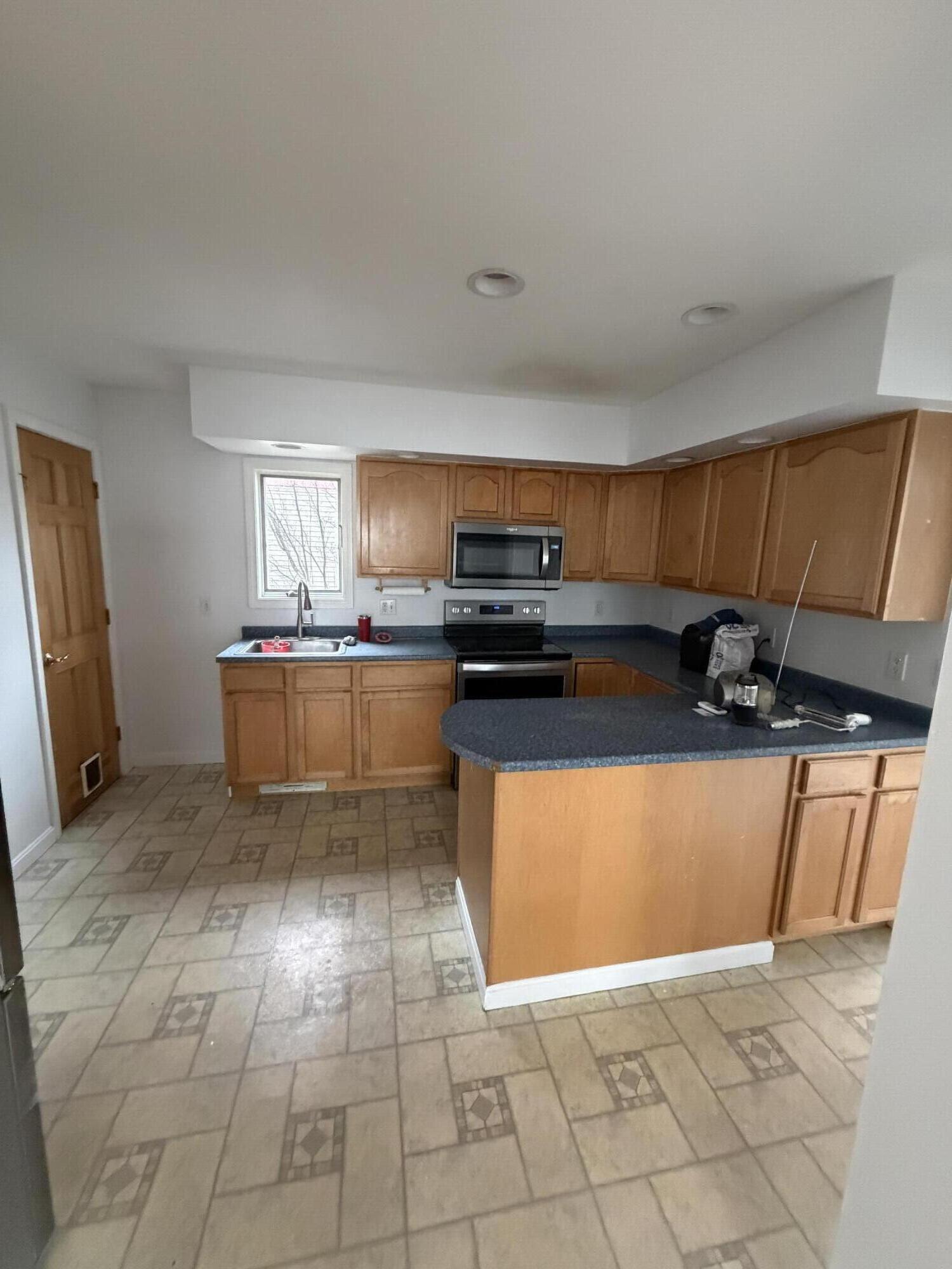 211 Maple Street Bangor, ME 04401 - Photo 11 of 26 IMG_0194