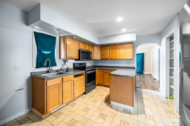 $299,000 | 211 Maple Street, Bangor, ME 04401