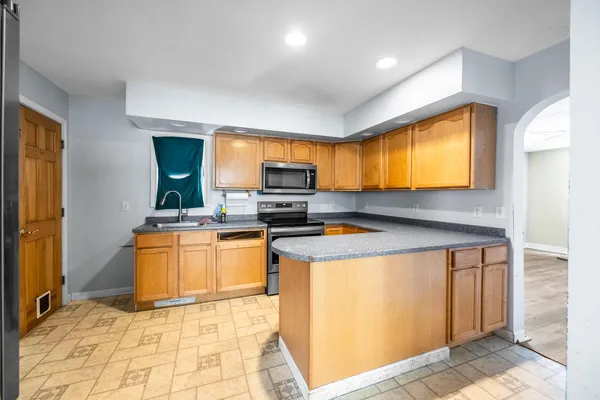 $279,670 | 211 Maple Street, Bangor, ME 04401