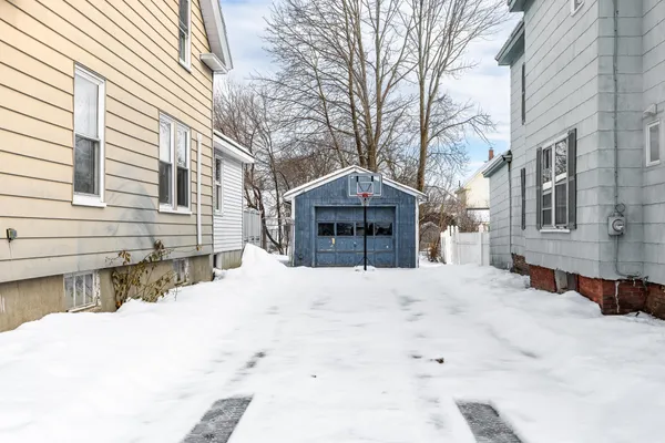 $279,670 | 211 Maple Street, Bangor, ME 04401