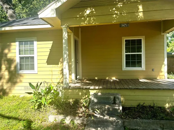 $1,600 | 905 Isbell Road, Fort Worth, TX 76114